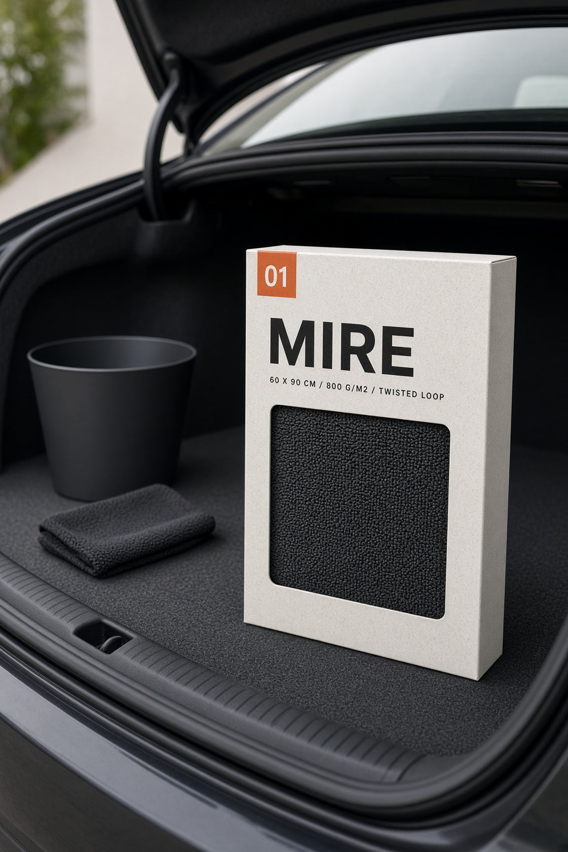 Étui MIRE rangé dans un coffre de voiture avec le matériel de lavage